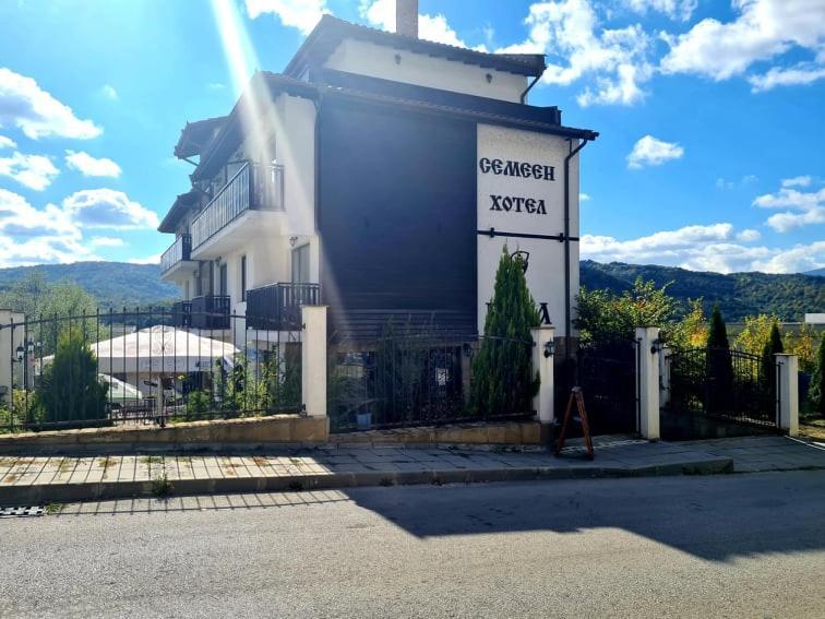 Family Hotel Bela Трявна Екстер'єр фото
